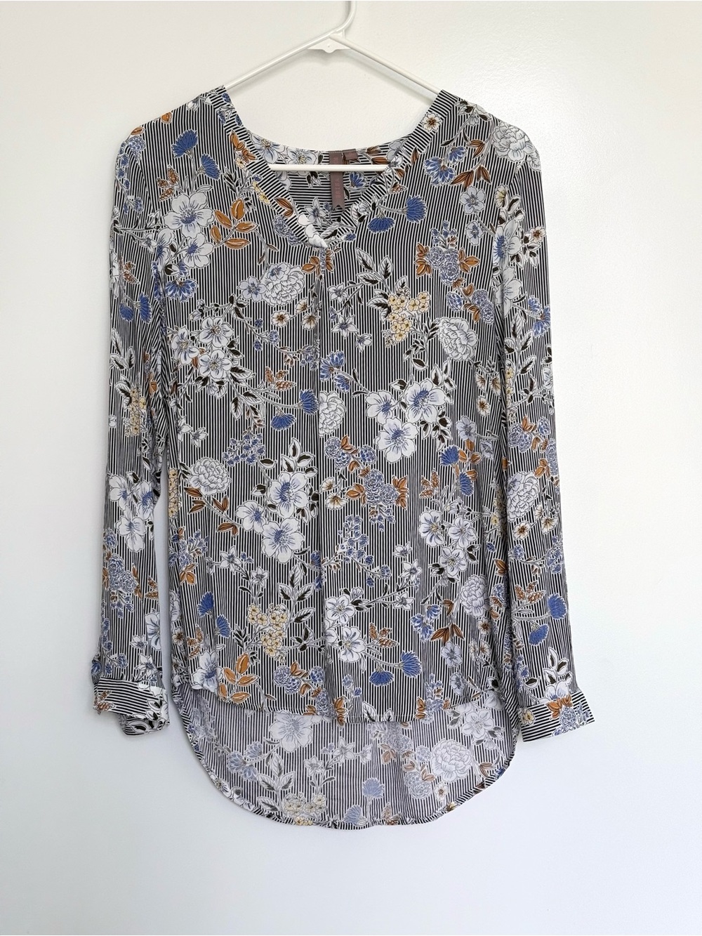 Brina & Em Lemmy V-Neck Top in White Striped Floral